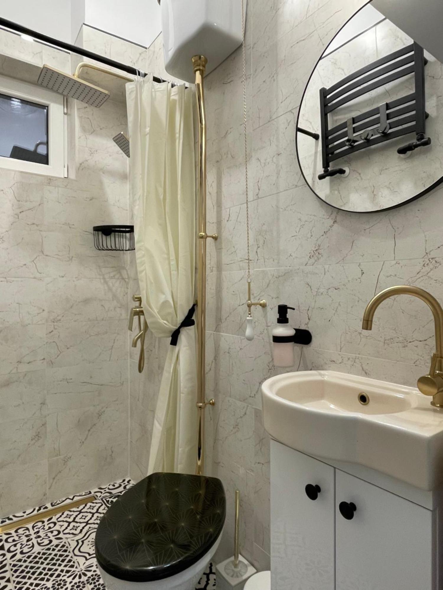 Ferienwohnung Studio Alice Romana Square Bukarest Exterior foto