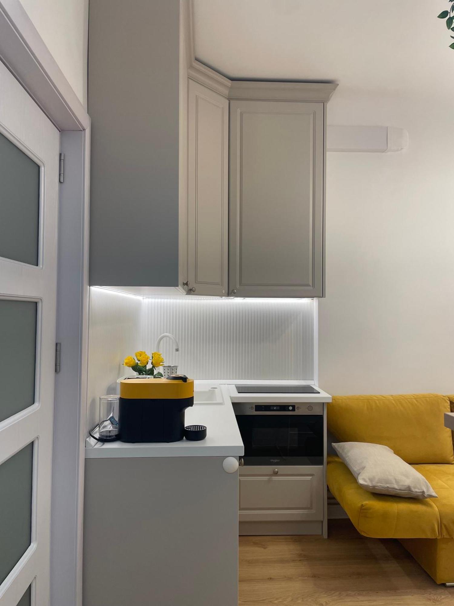 Ferienwohnung Studio Alice Romana Square Bukarest Exterior foto