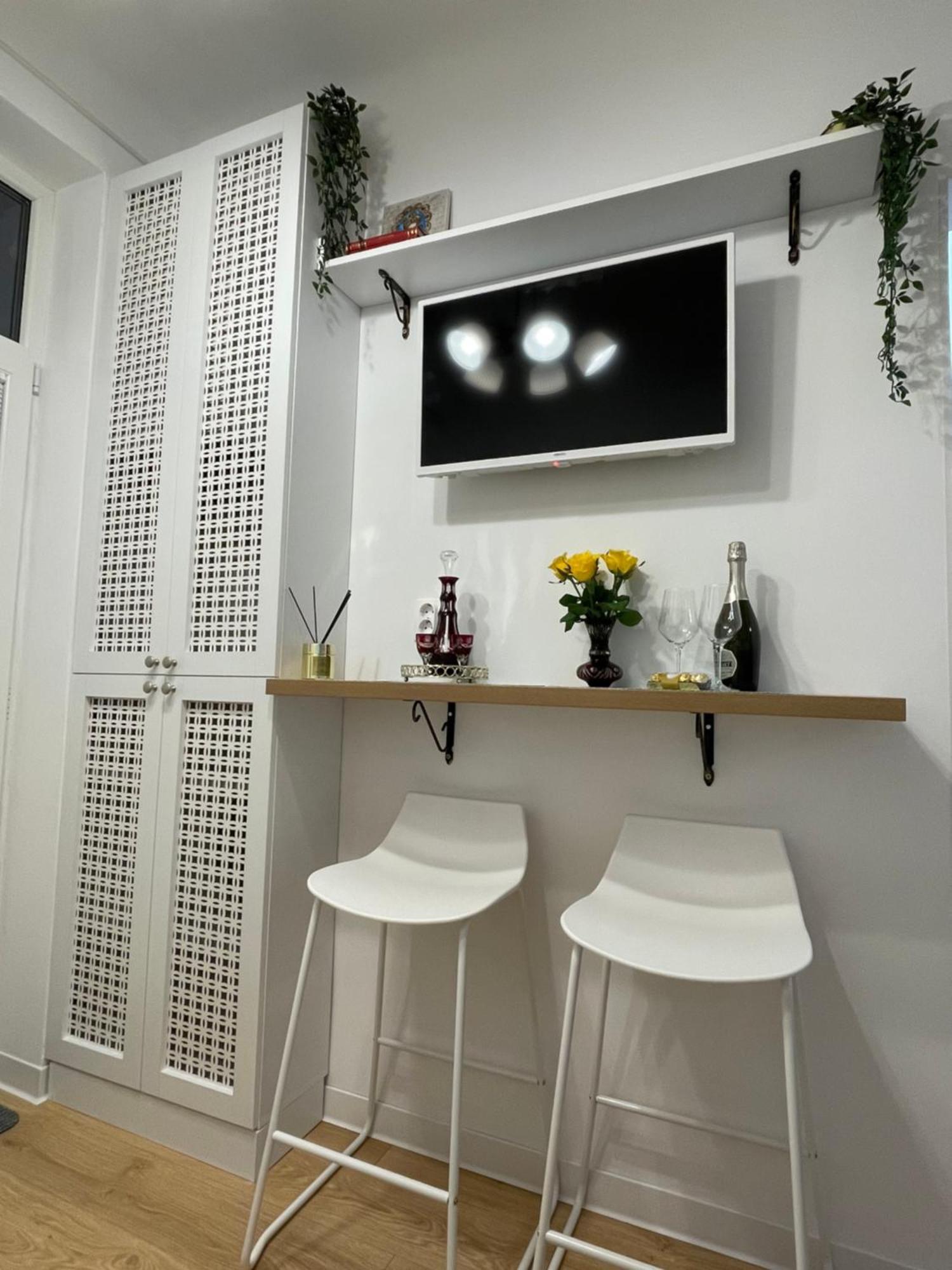 Ferienwohnung Studio Alice Romana Square Bukarest Exterior foto